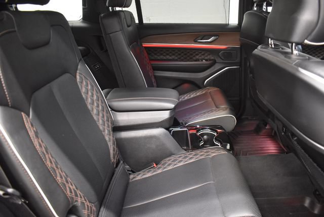 Used 2023 Jeep Grand Cherokee L Summit w/ High Altitude Package AWD/4WD image 17