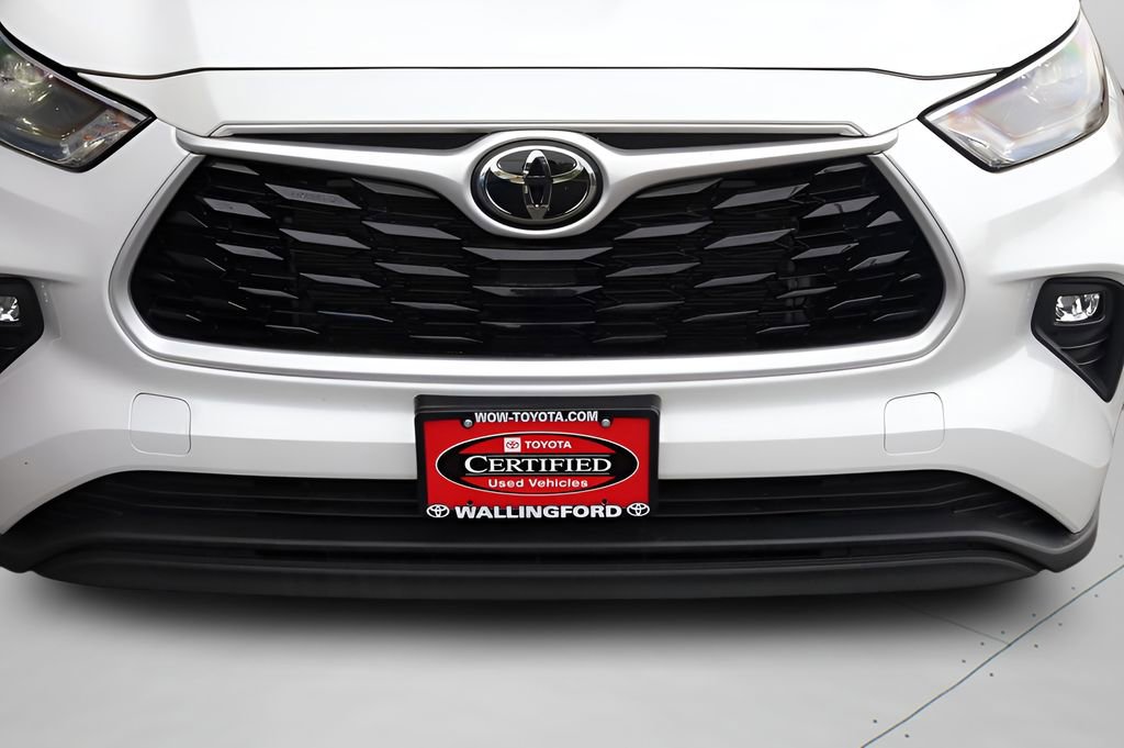 Used 2023 Toyota Highlander LE AWD/4WD image 8