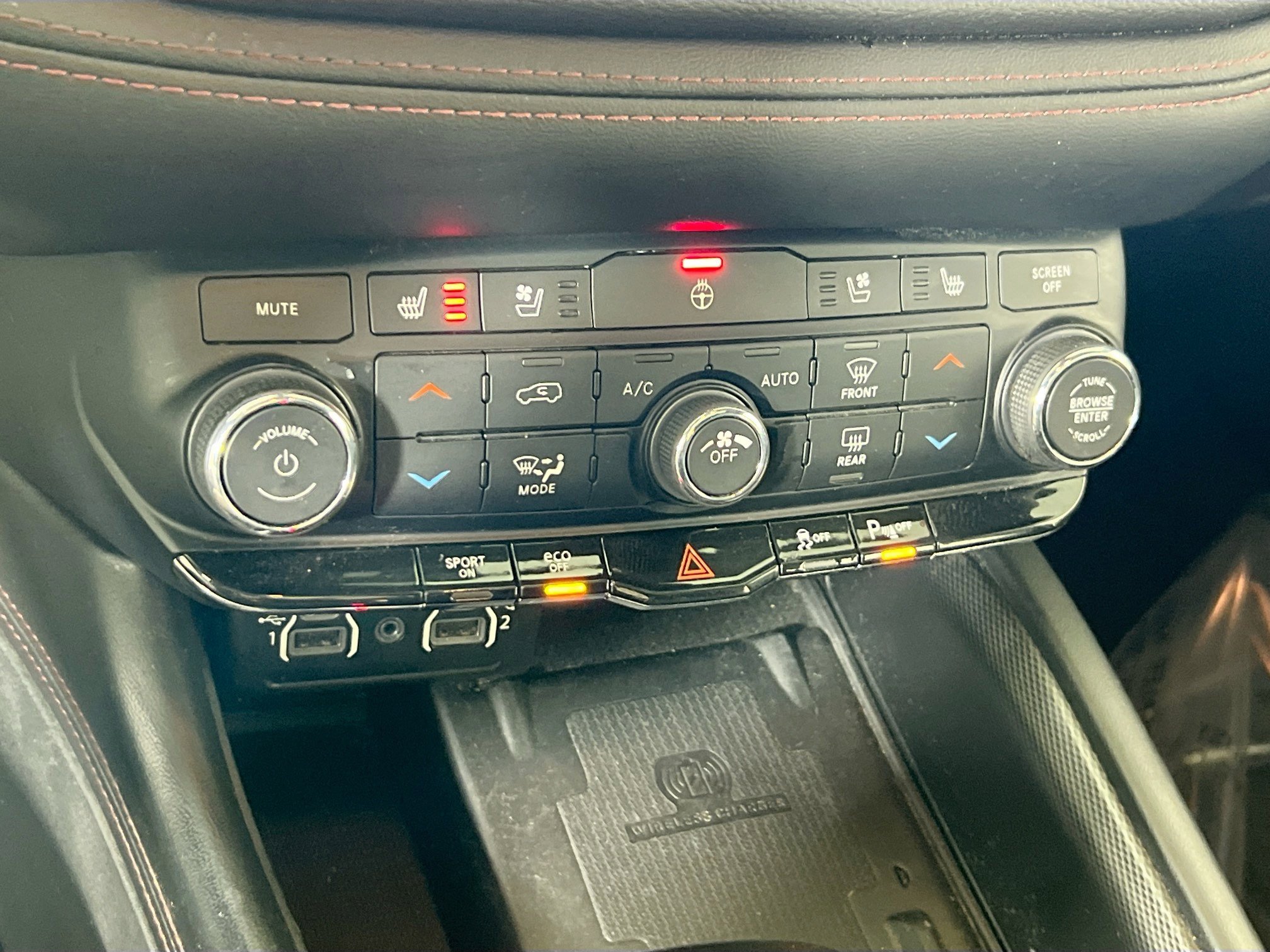 Used 2022 Dodge Durango R/T w/ Blacktop Package AWD/4WD image 16