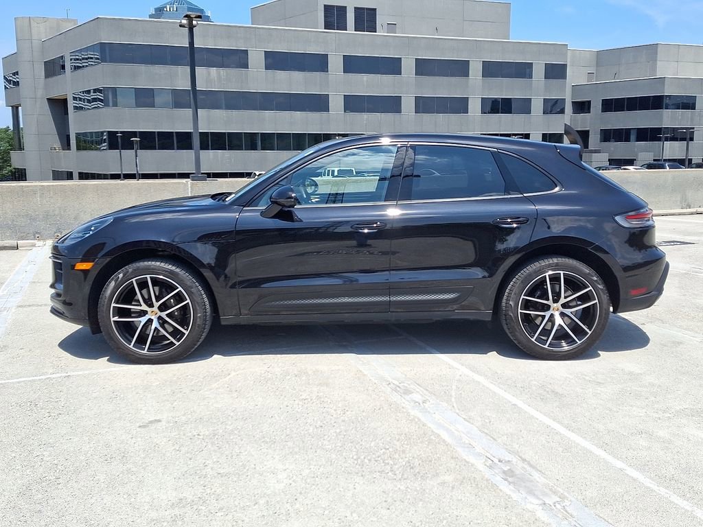 Certified 2024 Porsche Macan image 2