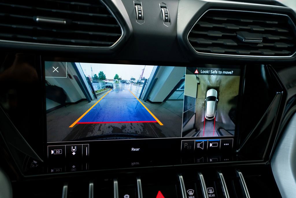 Used 2021 Lamborghini Urus AWD/4WD image 46