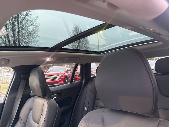 Used 2021 Volvo V60 T5 Cross Country w/ Protection Package image 11