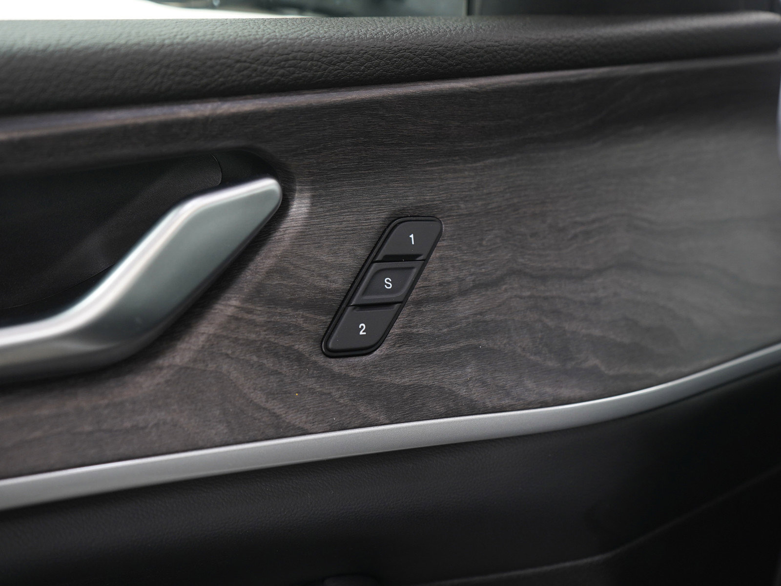 Used 2023 Jeep Grand Cherokee L Limited w/ Luxury Tech Group II image 26