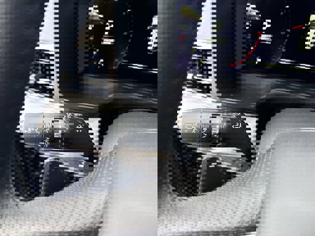 New 2025 Mitsubishi Outlander SE image 22