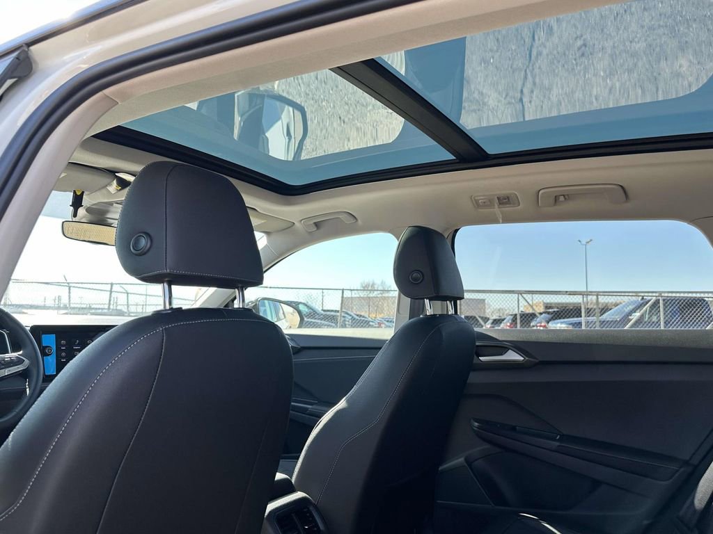 New 2025 Volkswagen Taos SE image 12