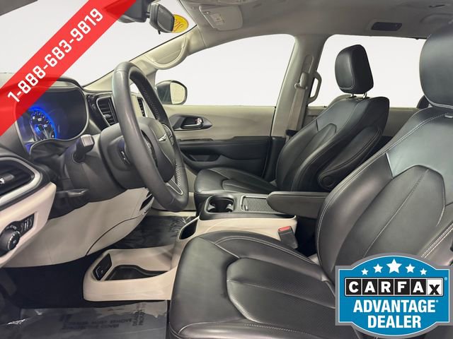 Used 2023 Chrysler Pacifica Touring-L FWD image 8