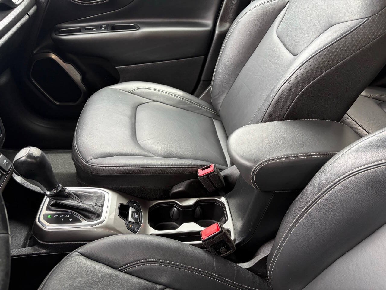 Used 2019 Jeep Renegade Limited AWD/4WD image 29