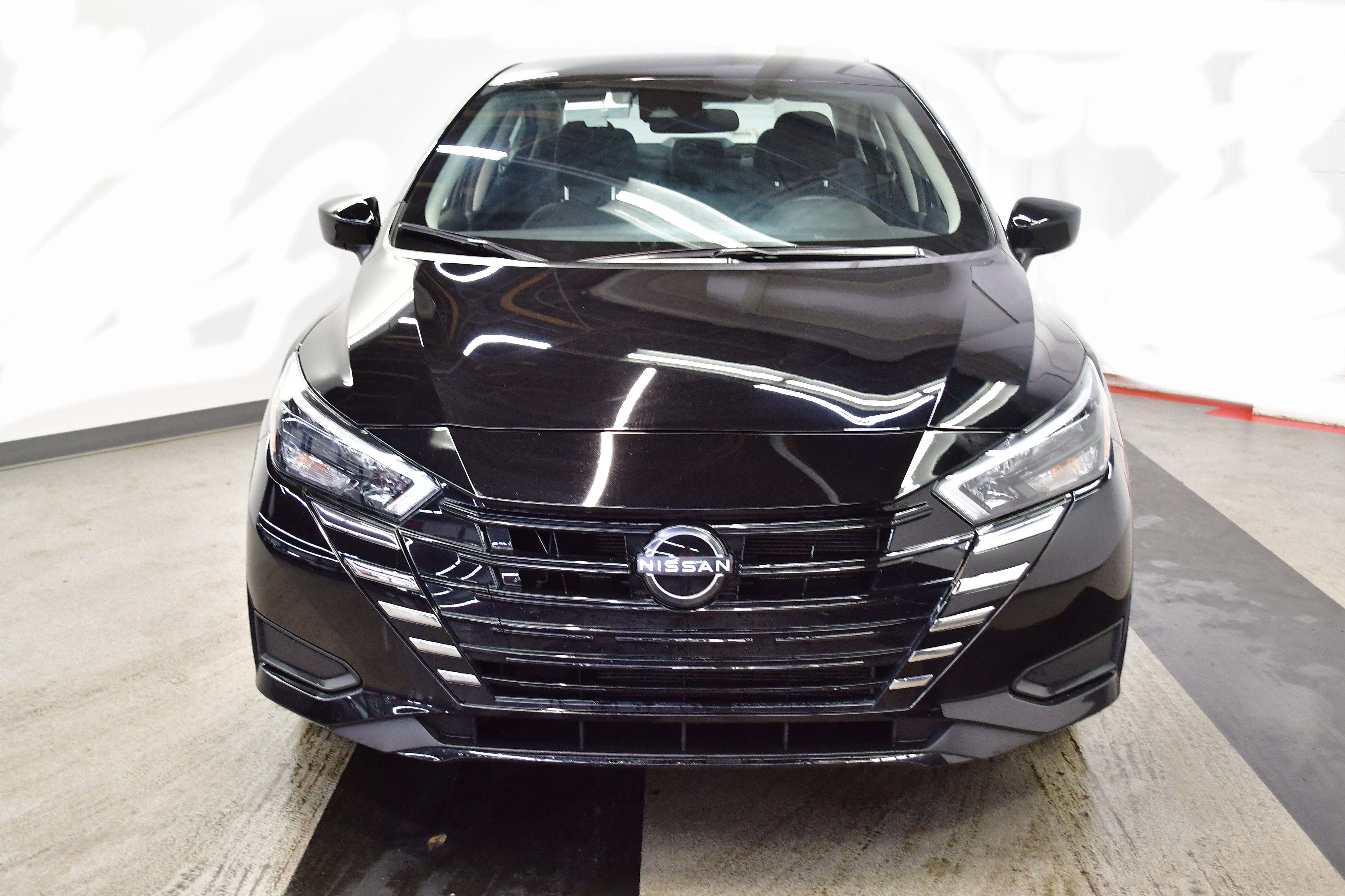 Used 2025 Nissan Versa SV image 3