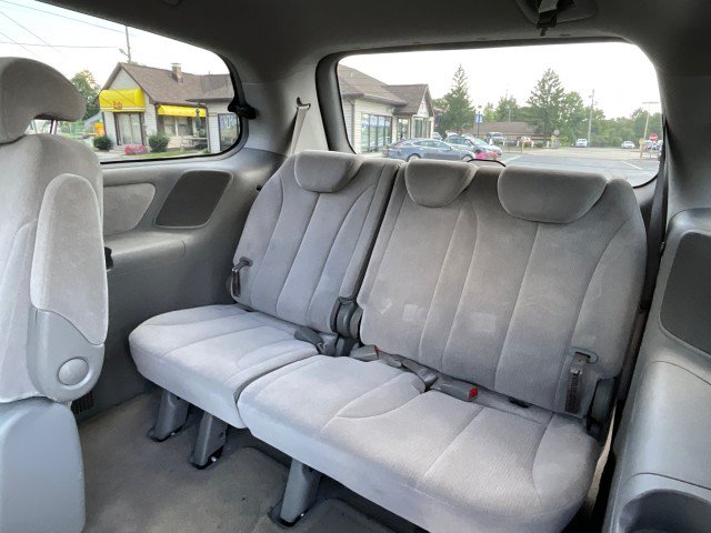 Used 2006 Kia Sedona LX FWD image 23