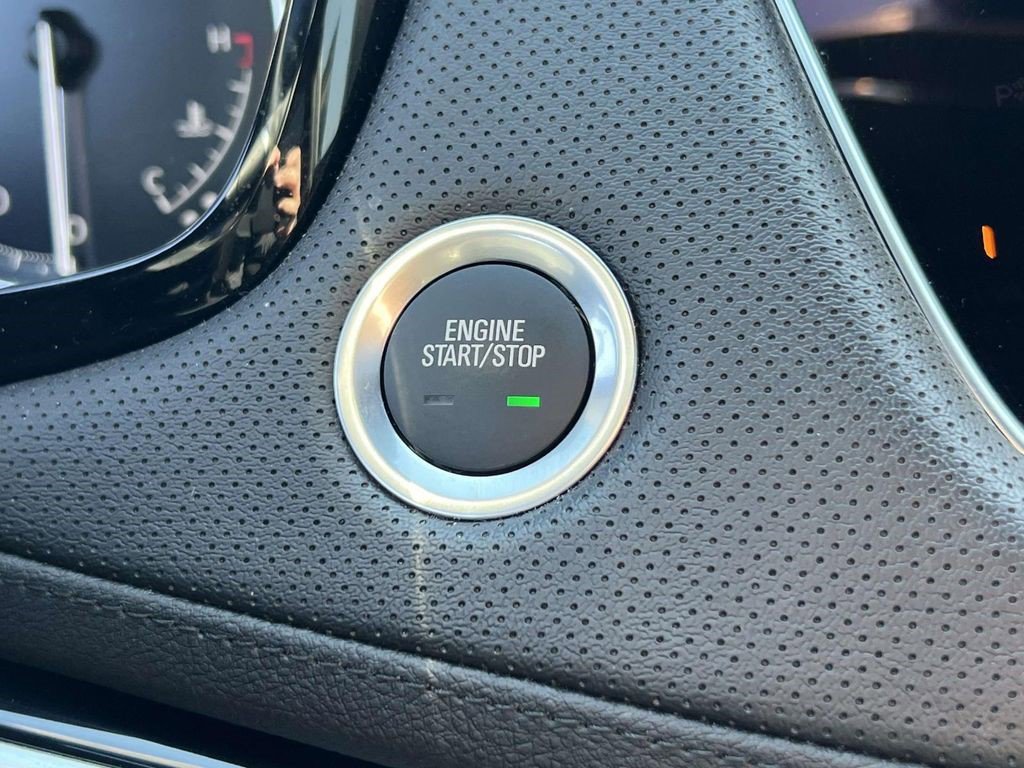 Certified 2025 Cadillac XT6 Luxury AWD/4WD image 29
