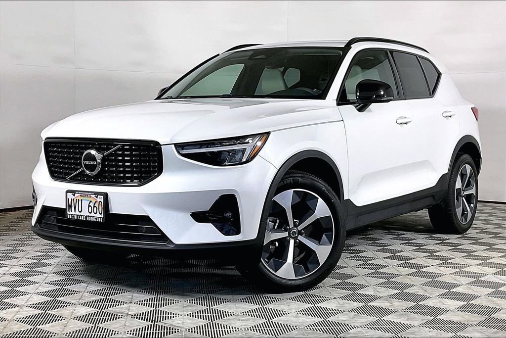 Used 2023 Volvo XC40 B5 Plus w/ Protection Package Premier AWD/4WD image 1