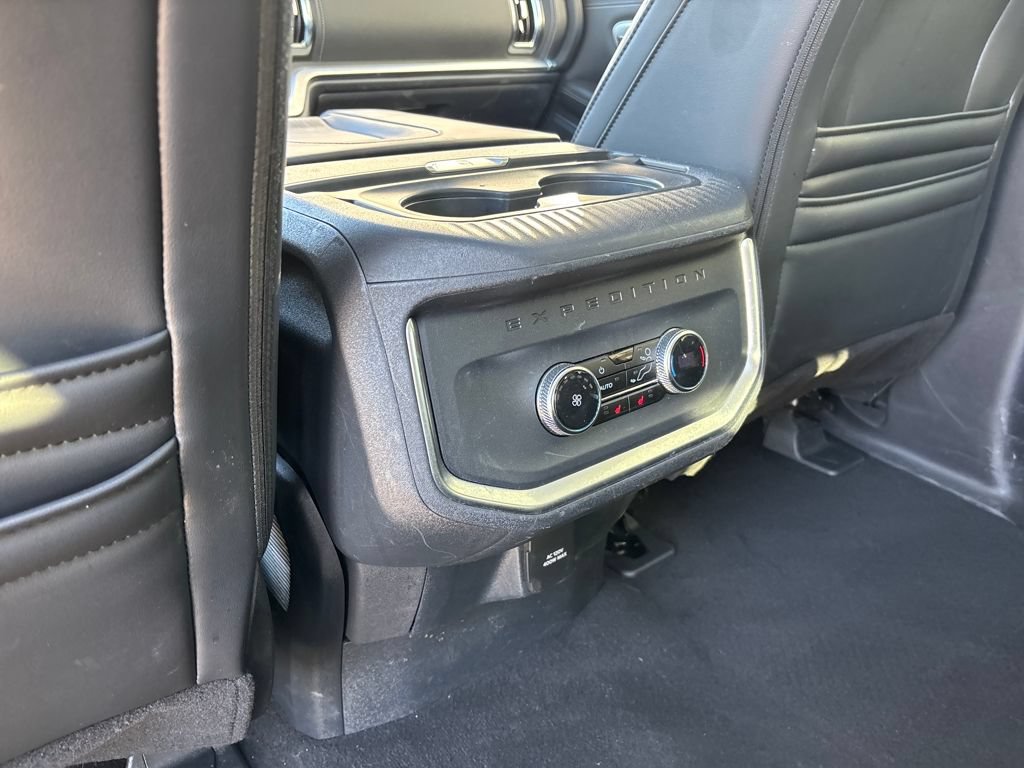 Used 2025 Ford Expedition Platinum AWD/4WD image 17