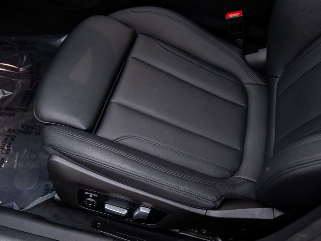 Used 2021 BMW 330i xDrive Sedan w/ M Sport Package image 13