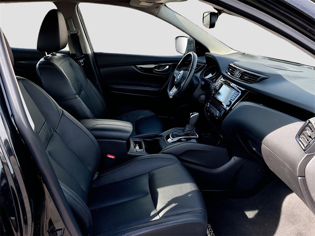 Used 2022 Nissan Rogue Sport SL w/ Premium Package image 29