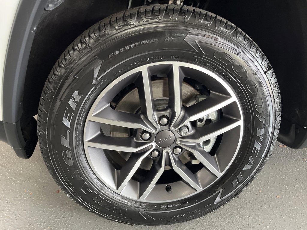 Used 2022 Jeep Grand Cherokee Limited w/ Trailer Tow Group IV image 6