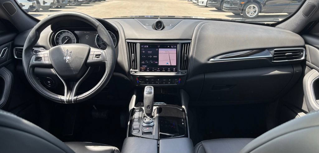 Used 2021 Maserati Levante AWD/4WD image 6