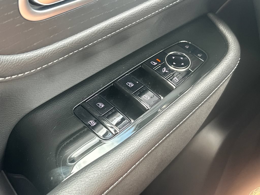 Used 2025 INFINITI QX80 Sensory AWD/4WD image 31