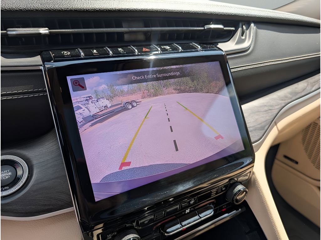 Used 2022 Jeep Grand Cherokee Limited image 25