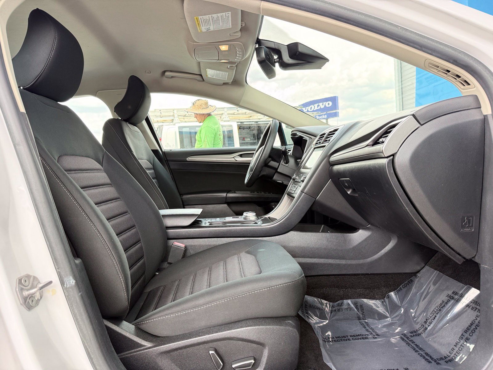 Used 2019 Ford Fusion SE FWD image 19