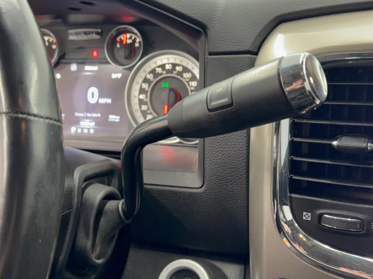 Used 2014 RAM 3500 Laramie w/ Convenience Group AWD/4WD image 21