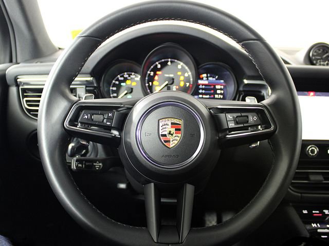 Certified 2024 Porsche Macan image 16