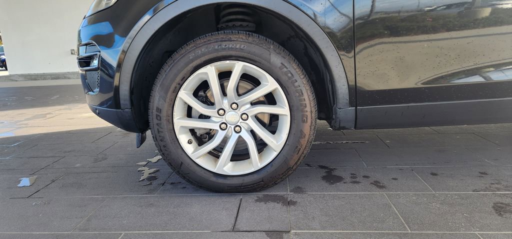 Used 2016 Land Rover Discovery Sport HSE image 10