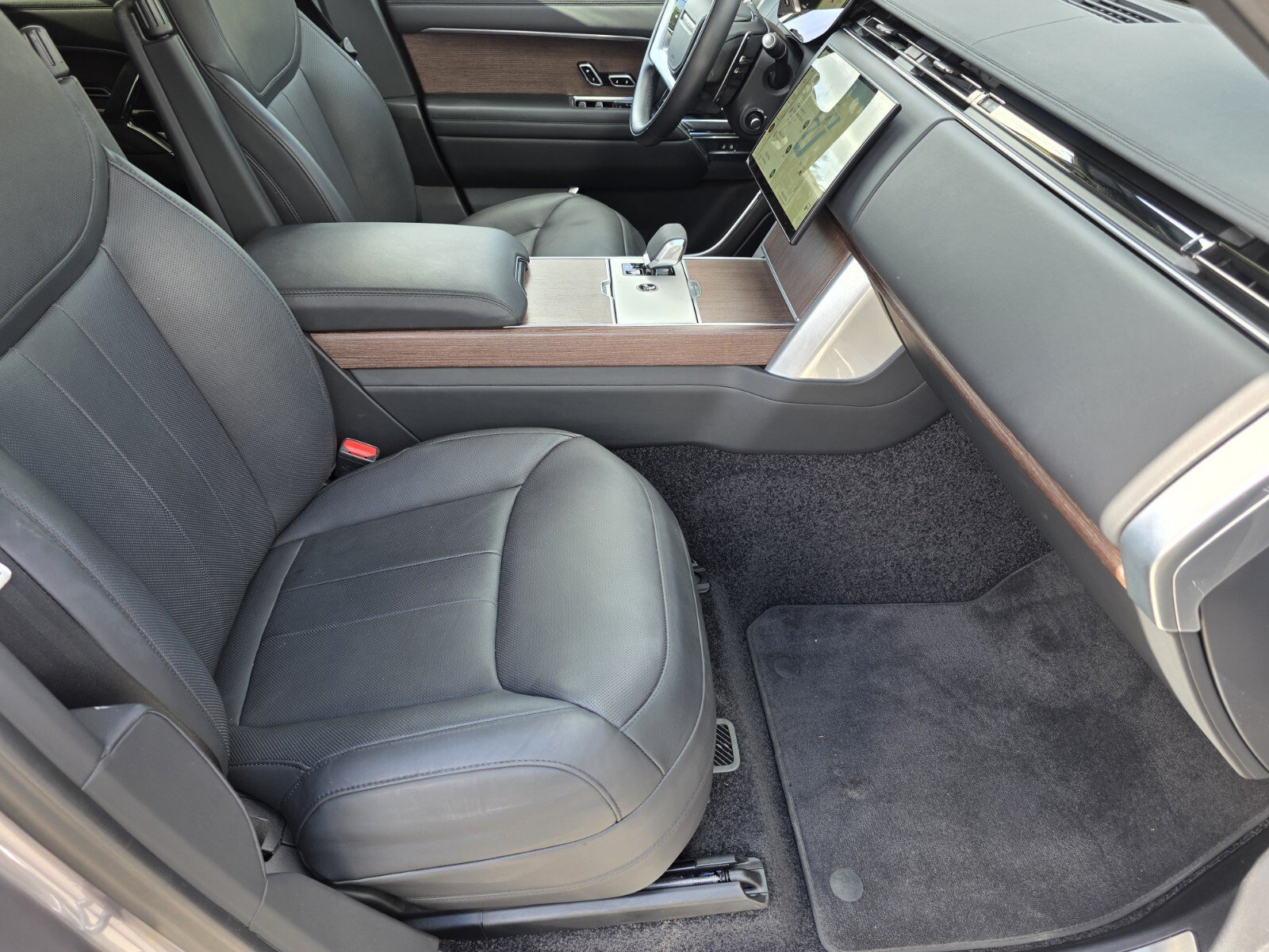 Certified 2024 Land Rover Range Rover SE AWD/4WD image 3