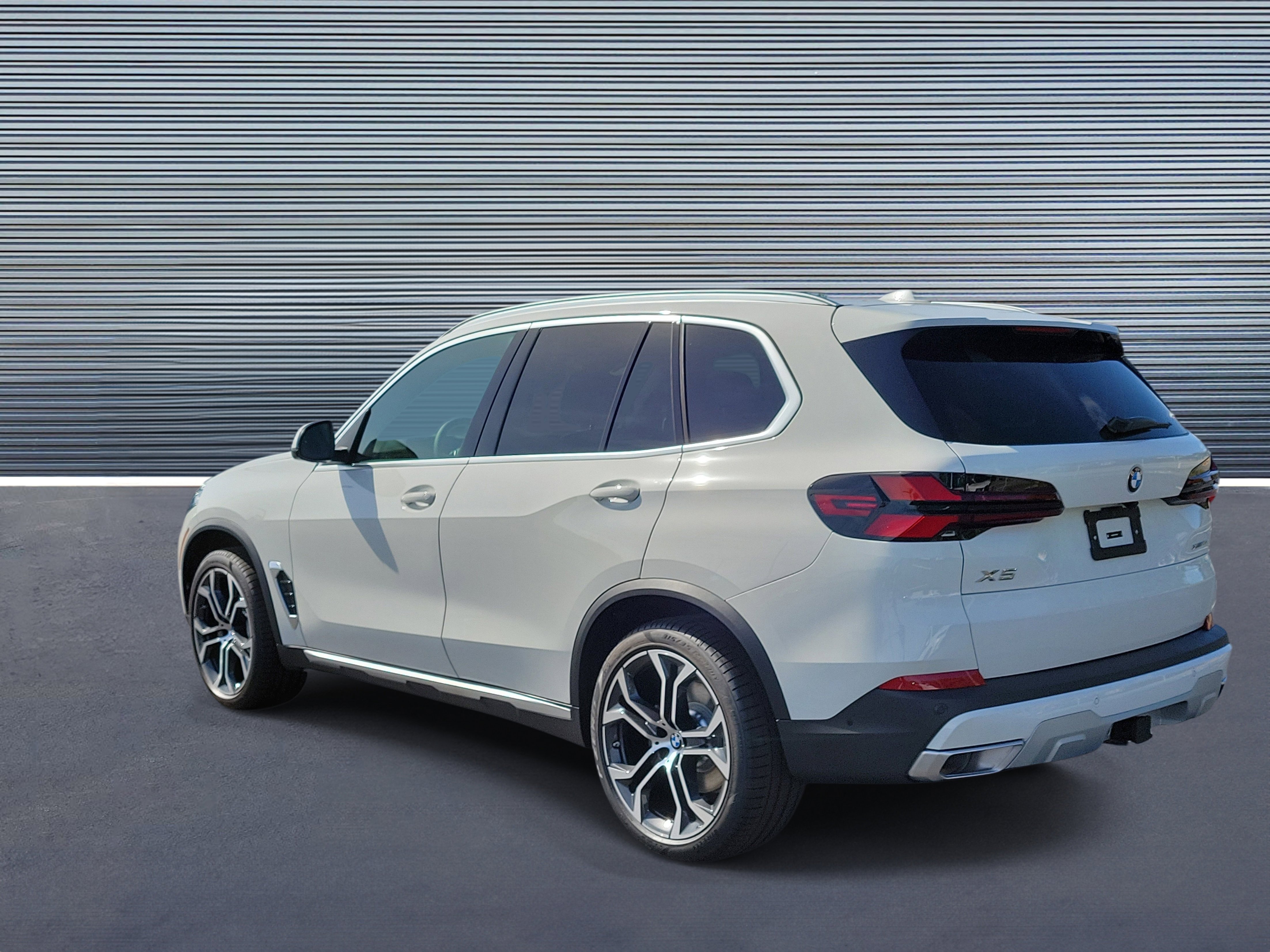 New 2026 BMW X5 xDrive40i w/ Climate Comfort Package image 4