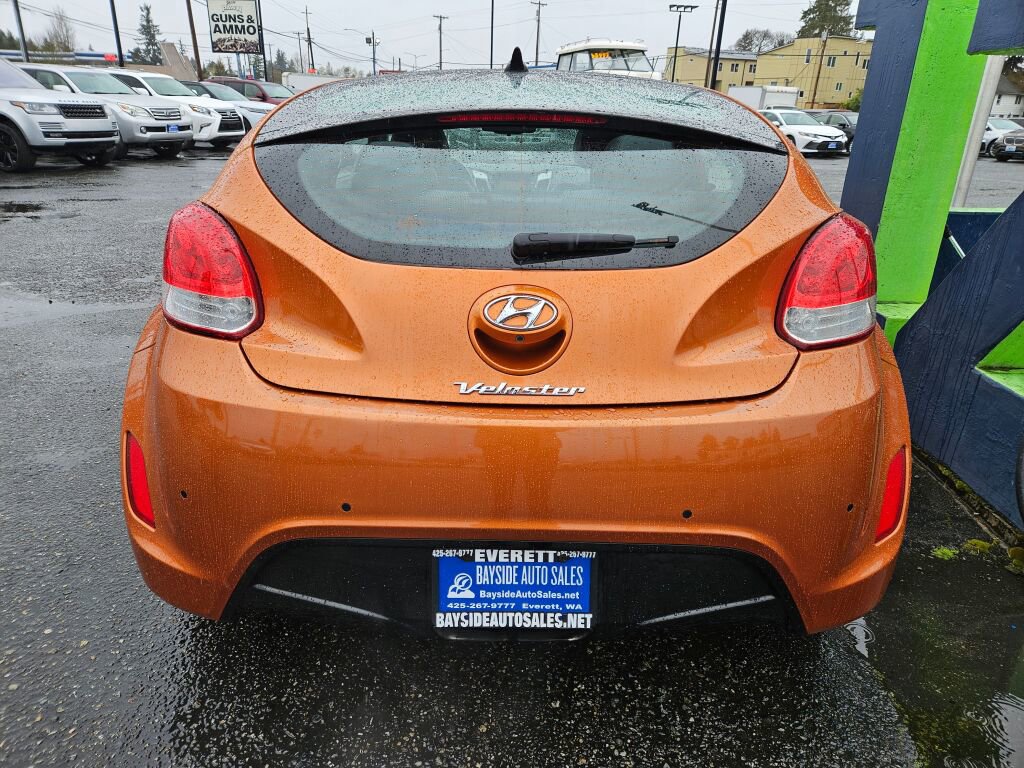 Used 2012 Hyundai Veloster w/ Style Pkg image 4
