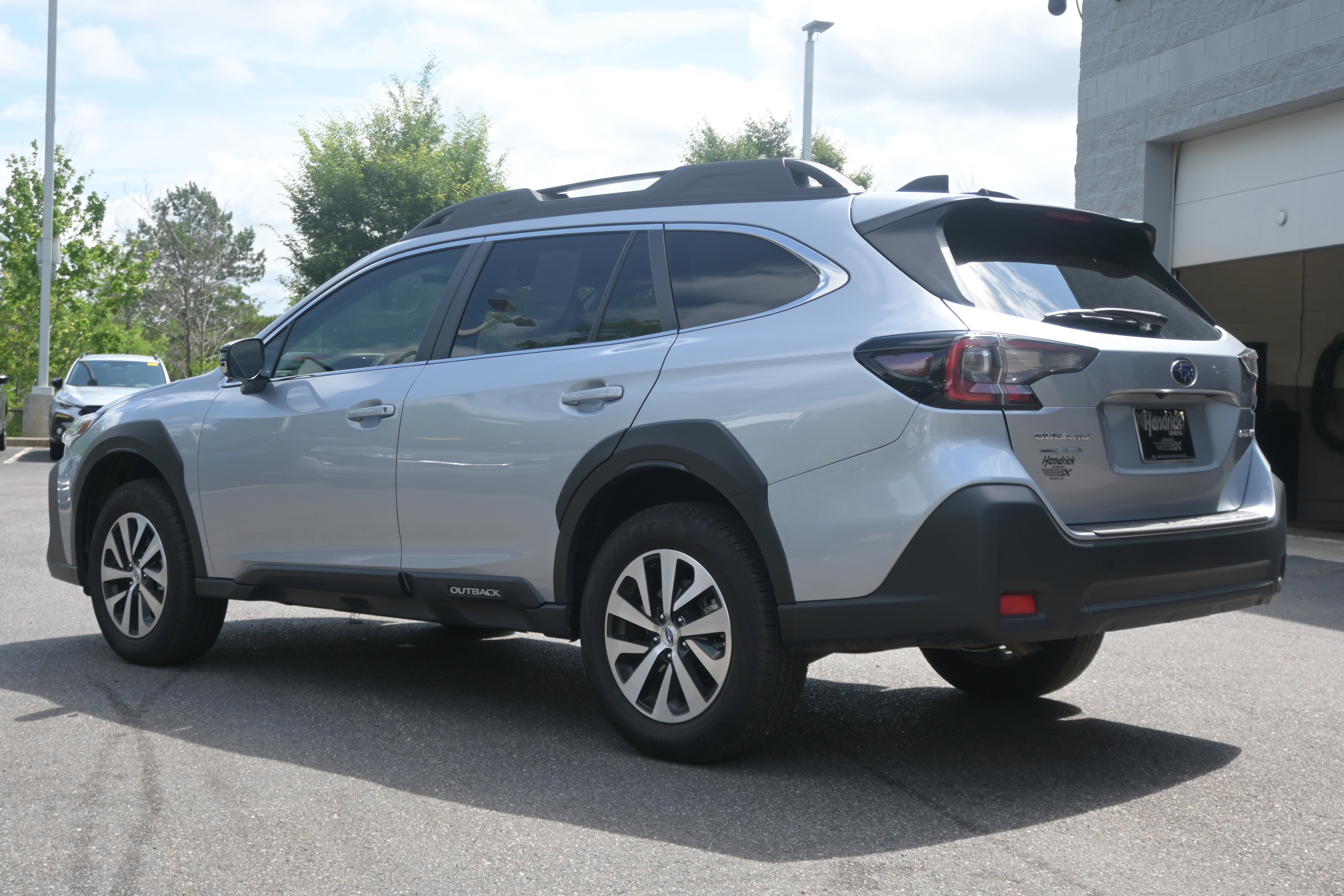 Used 2025 Subaru Outback Premium w/ Popular Package #1A AWD/4WD image 7
