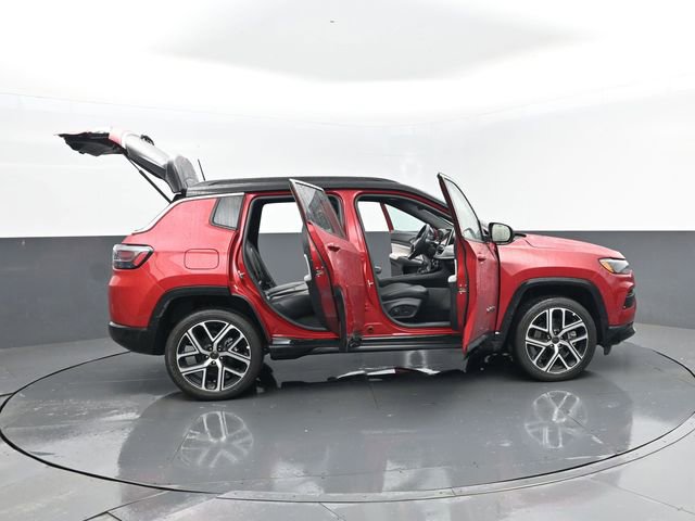 Used 2025 Jeep Compass Limited w/ Elite Group image 31