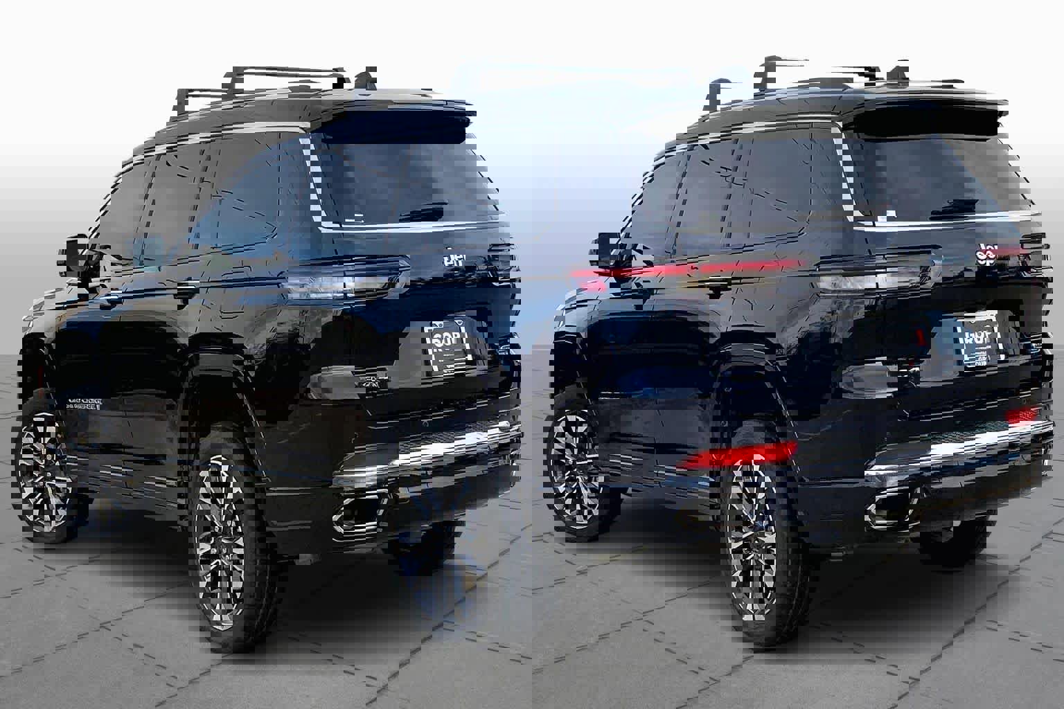 Used 2024 Jeep Grand Cherokee L Overland w/ Trailer Tow Package image 11