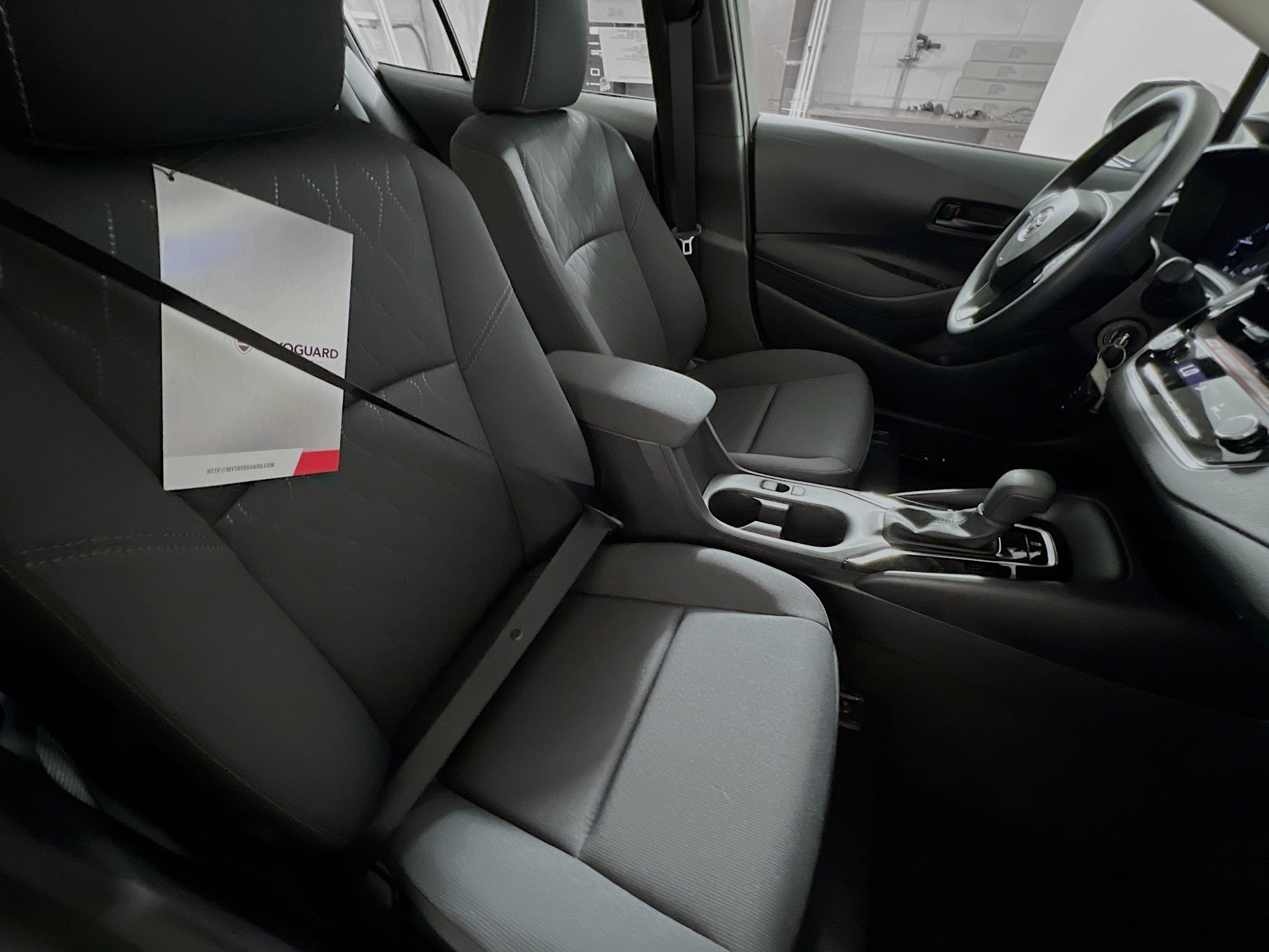 Used 2025 Toyota Corolla LE FWD image 30