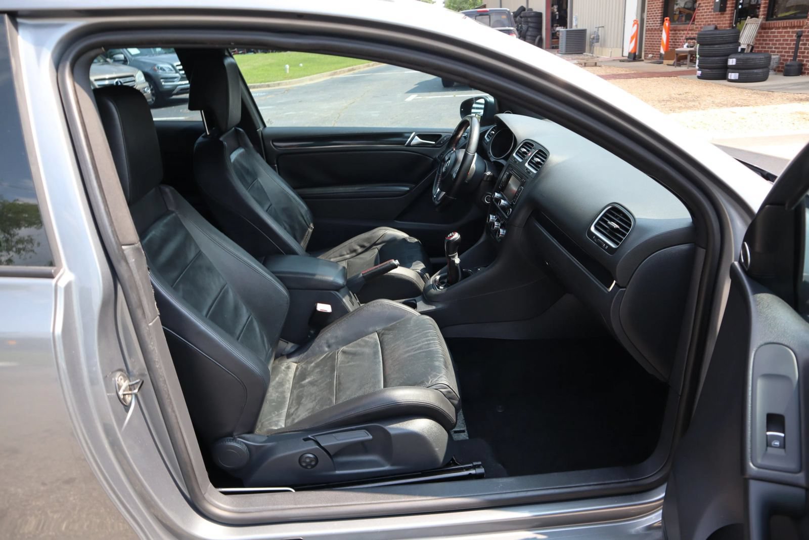 Used 2011 Volkswagen Golf 2-Door FWD image 14