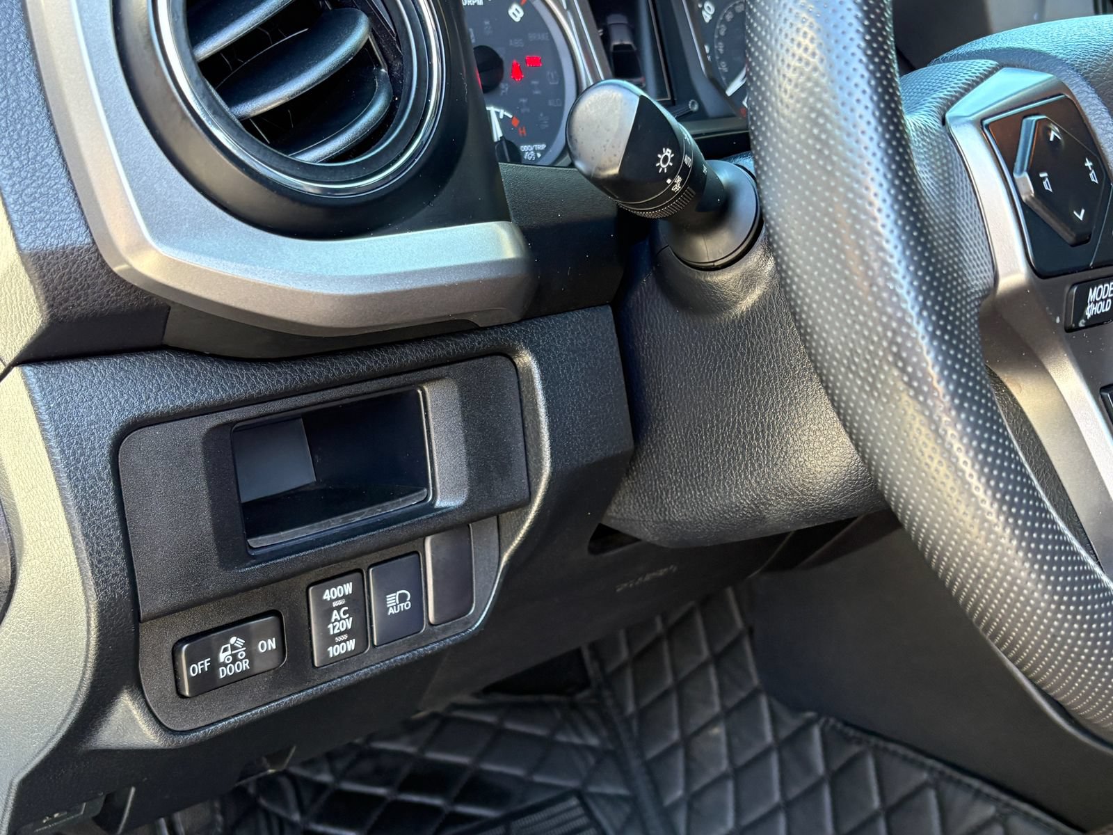 Used 2019 Toyota Tacoma Limited AWD/4WD image 12