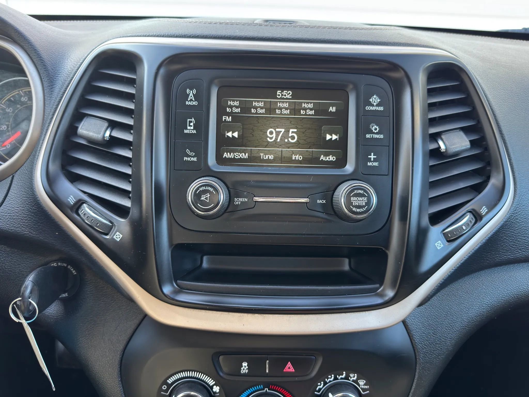 Used 2015 Jeep Cherokee Sport FWD image 22
