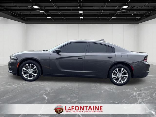 Used 2022 Dodge Charger SXT image 2
