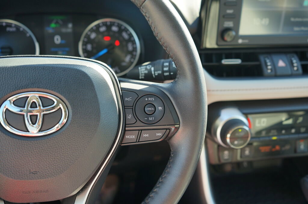Used 2022 Toyota RAV4 XLE Premium image 23
