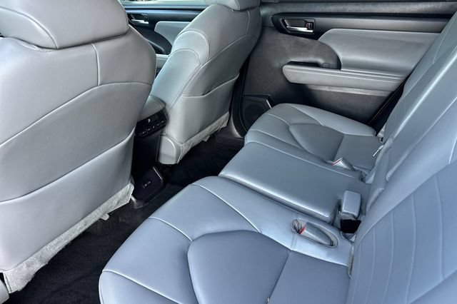 Used 2023 Toyota Highlander XLE FWD image 14