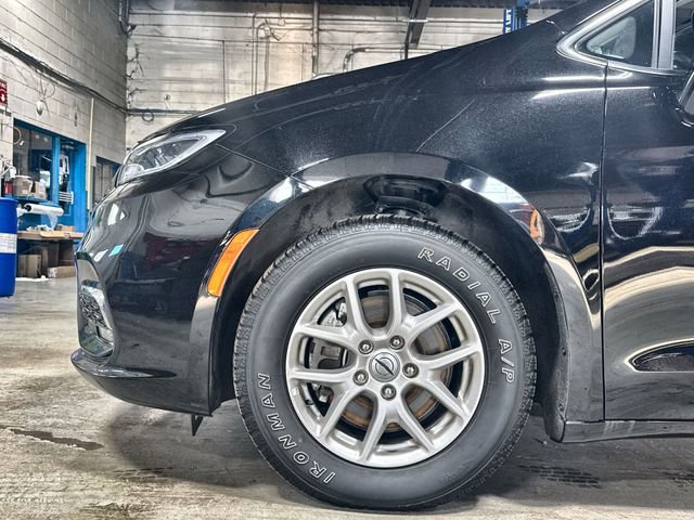 Used 2024 Chrysler Pacifica Touring-L FWD image 33