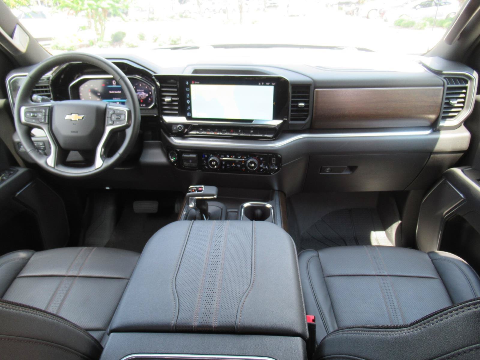 Used 2026 Chevrolet Silverado 1500 High Country w/ High Country Premium Package AWD/4WD image 13
