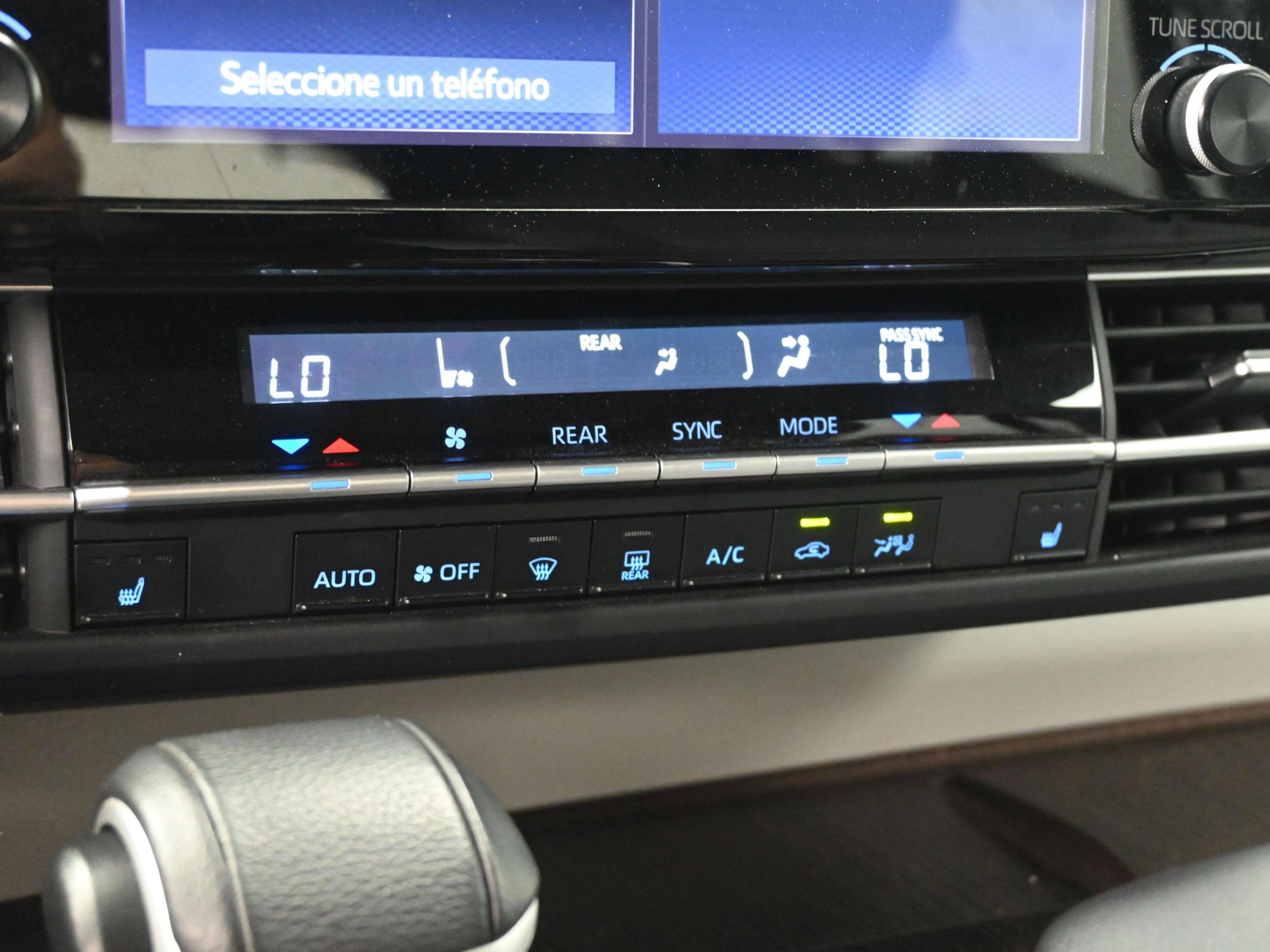 Used 2023 Toyota Sienna XLE image 30