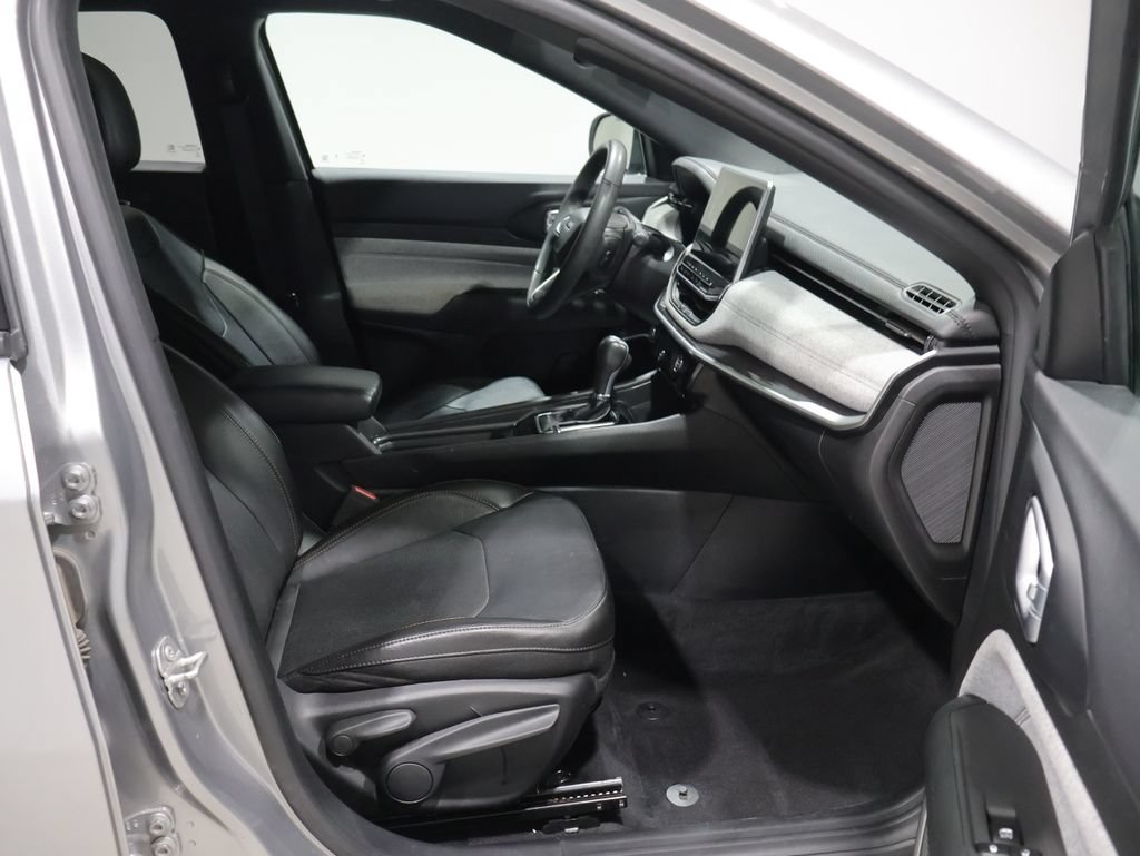 Certified 2023 Jeep Compass Latitude AWD/4WD image 24
