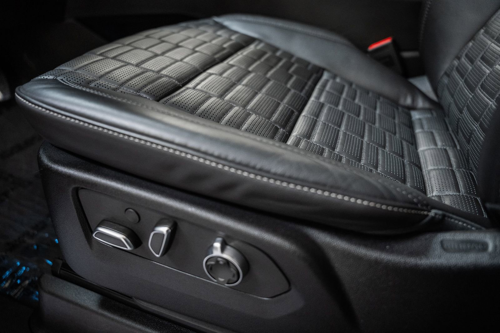 Used 2023 Cadillac Escalade V w/ LPO, Floor Liner Package image 49