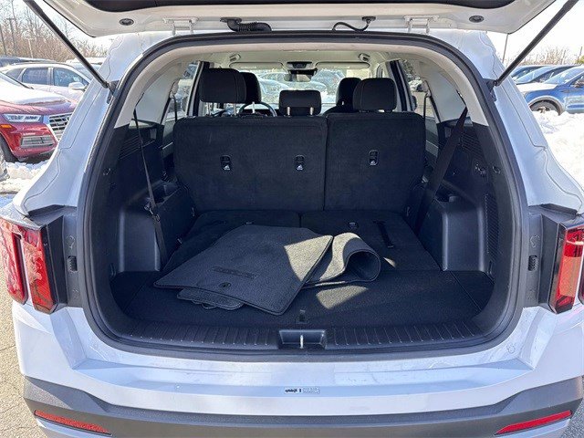 Used 2024 Kia Sorento LX image 12