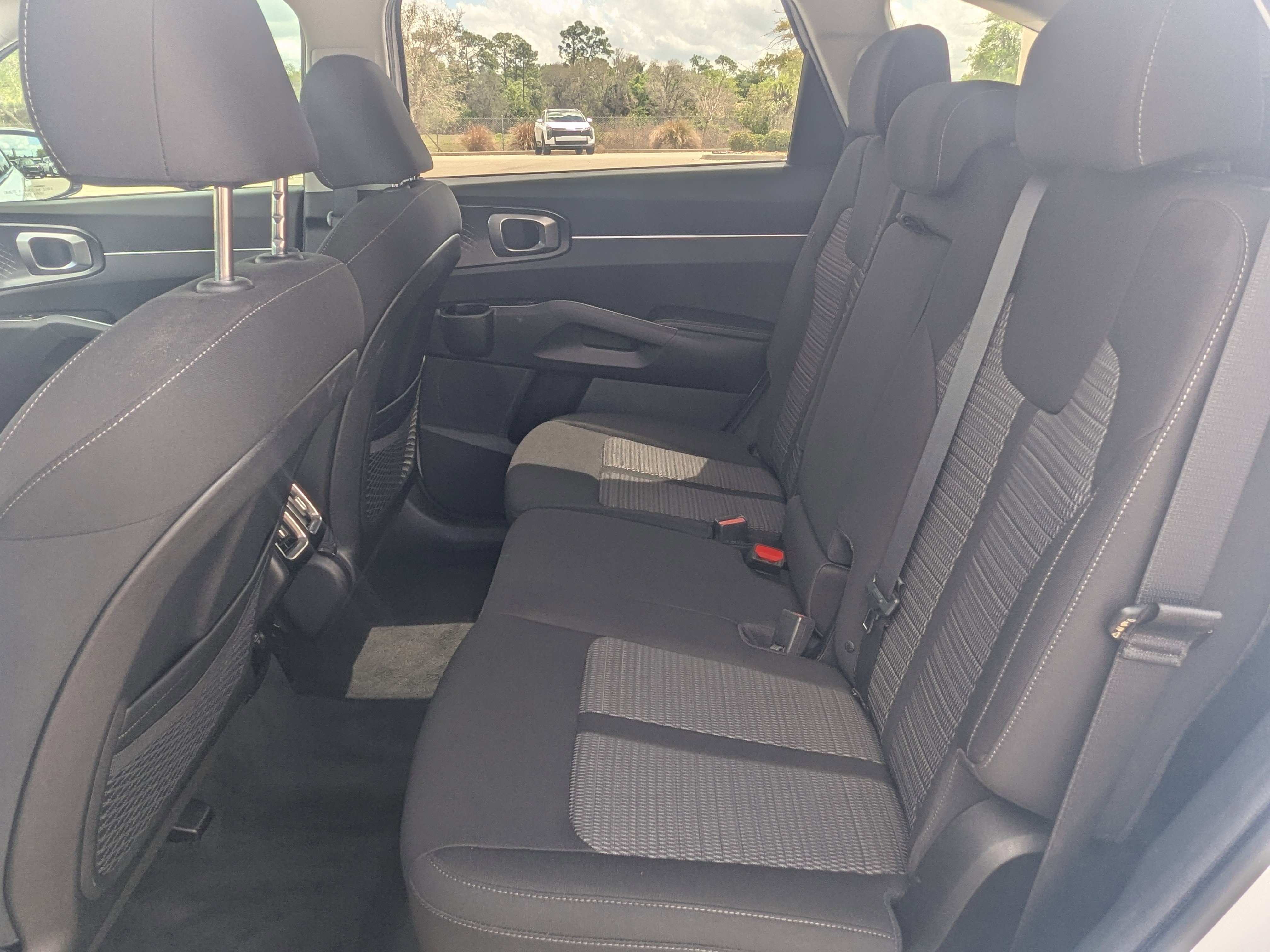 Used 2022 Kia Sorento LX image 17
