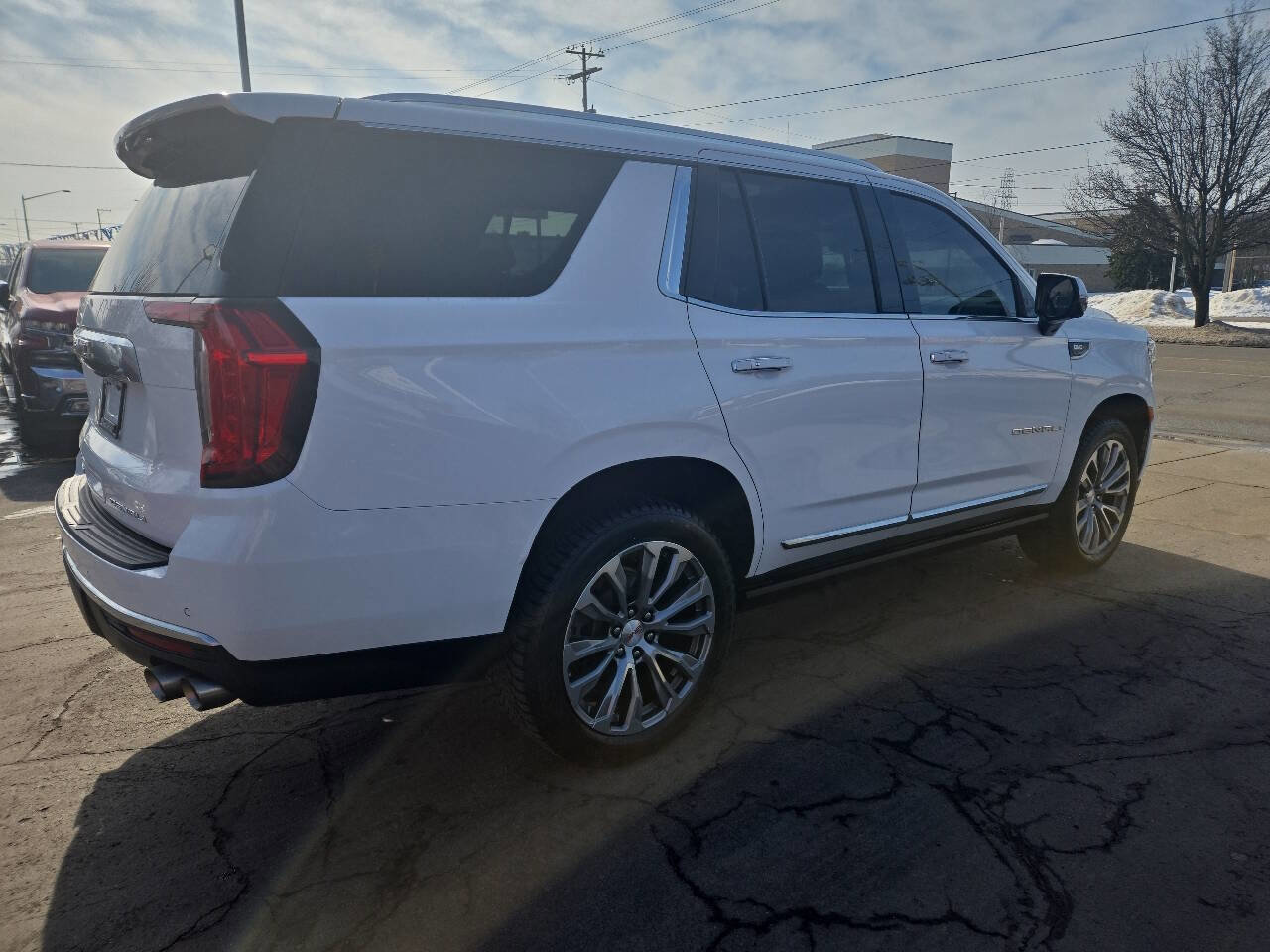 Used 2021 GMC Yukon Denali w/ Denali Premium Package image 6
