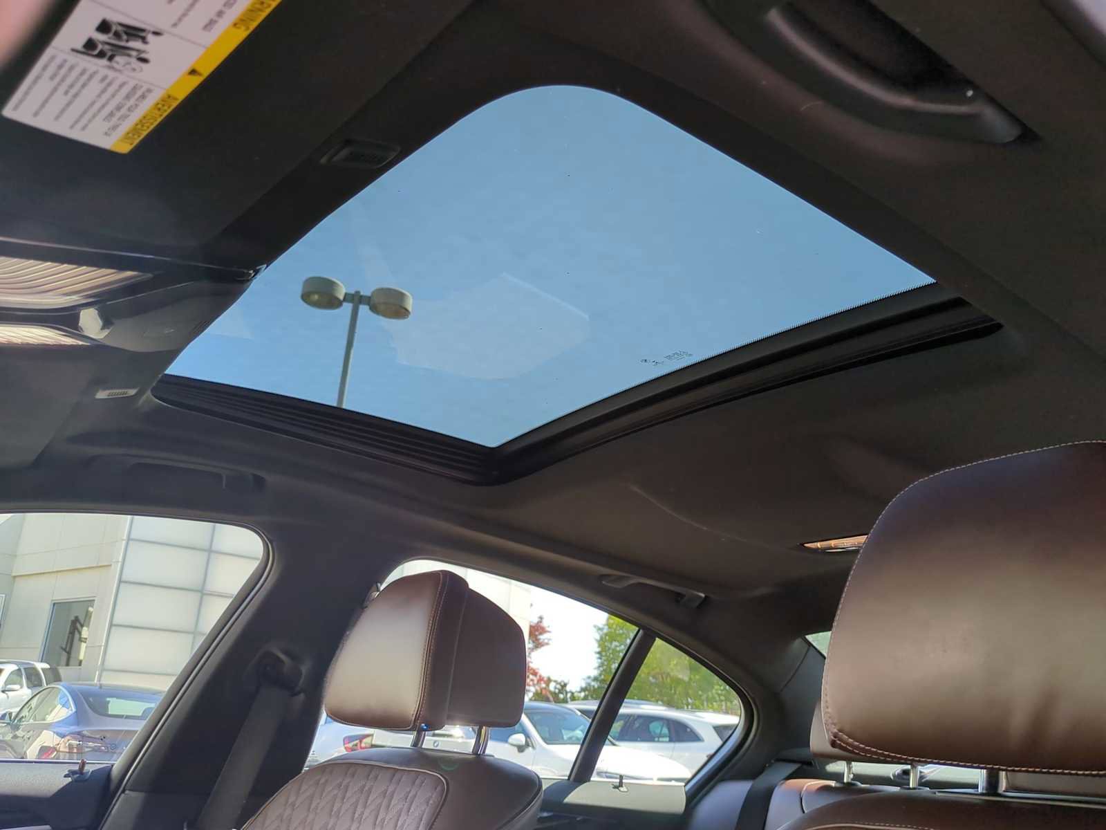 Used 2021 BMW 530i xDrive w/ Premium Package image 19