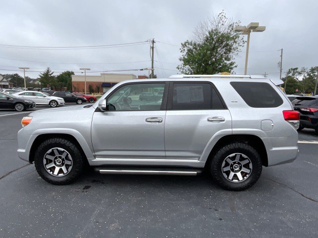 Used 2011 Toyota 4Runner SR5 w/ Premium Pkg w/Leather RWD image 4