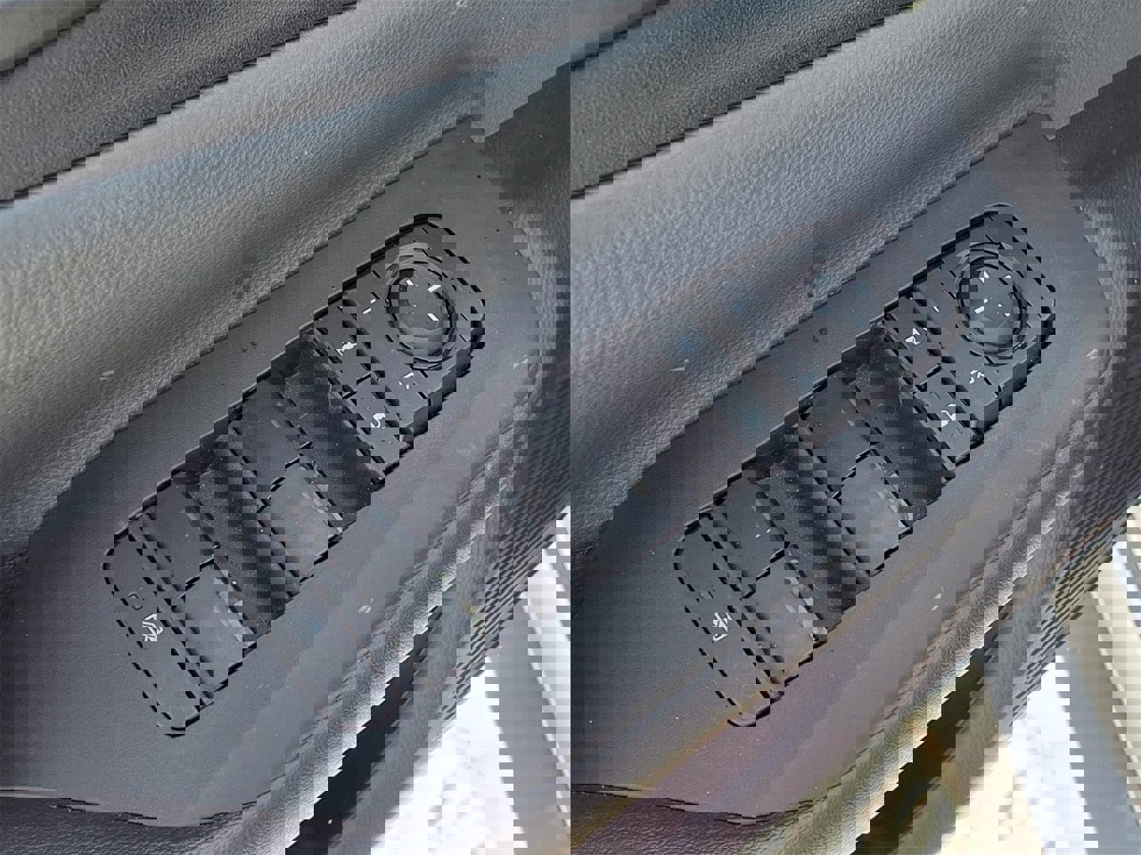 Used 2025 Toyota Prius LE image 14